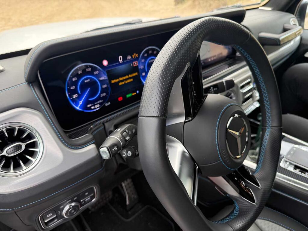 mercedes-g-580-fahrbericht-sylt Der neue Mercedes G 580 EQ Armaturenbrett mit Lenkrad