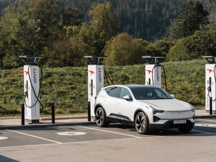 Polestar erweitert Plug & Charge – Europas Ladenetz wächst
